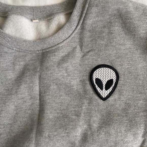 Alien patch crop sweater - Picture 2 of 2